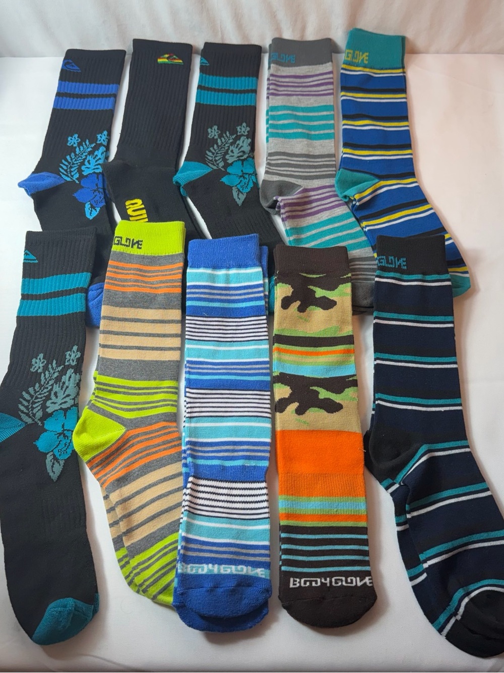 LOT of 10 Pairs of BODY GLOVE QUIKSILVER Men's Socks Size 10-13 NEW (BGQS10)